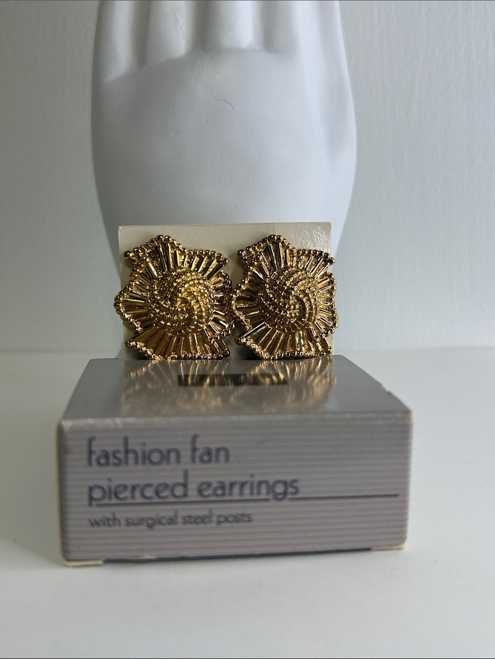 Vintage Avon 1991 Fashion Fan pierced earrings - gold tone